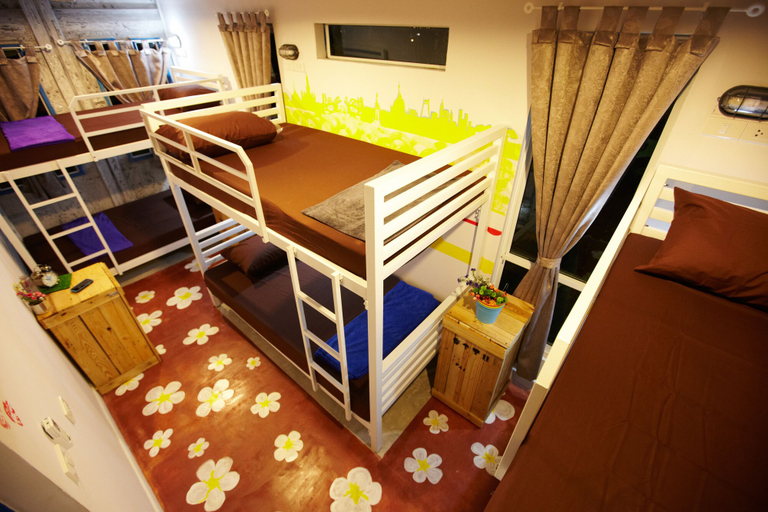 Bedroom 3, WH Hostel, Khlong Toey