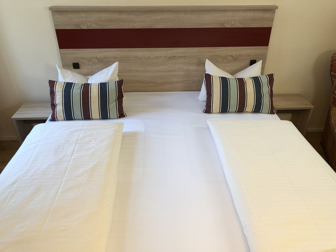 Bedroom 3, Hotel Gasthof Flötzinger Bräu, Rosenheim