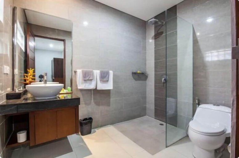 Bathroom 3, SMV - 3BedGRDN - V1 · 3BR Garden Villa Walk to Beach N Shops Legian, Badung