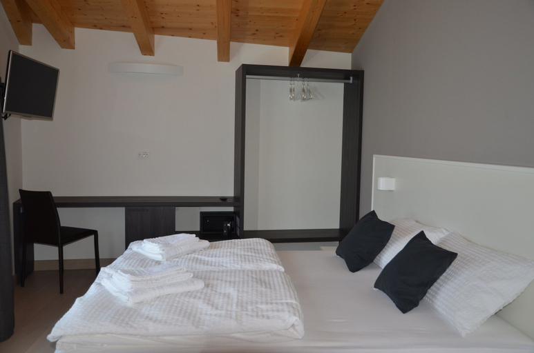 Bedroom 2, Borgo San Nazzaro, Trento