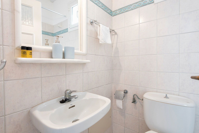 Bathroom 5, Brachera Apartments, South Aegean