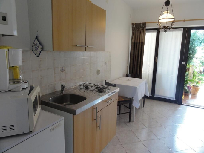 Others 5, Simple apartment for 2 in Banjole, Medulin