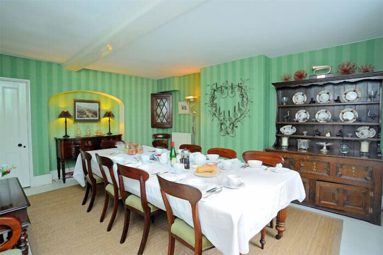 Food & Drinks 5, Castleton House B&B, Wiltshire