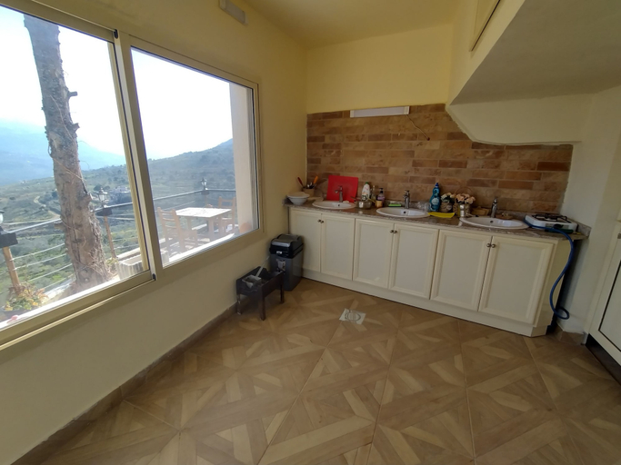 Private kitchen, Maison de la Vallee Private Guest House Great View, Chouf