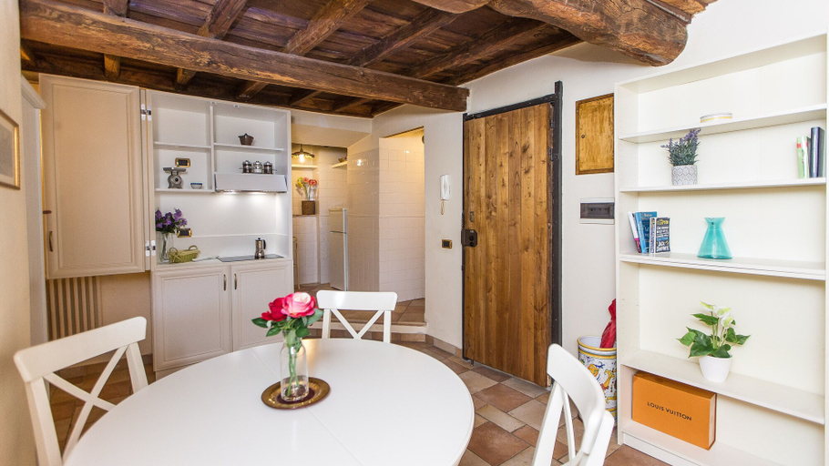 Interior entrance, Rental in Rome Falegnami, Rome