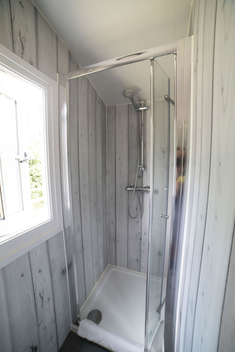 Bathroom 3, Heart House NEC, Warwickshire