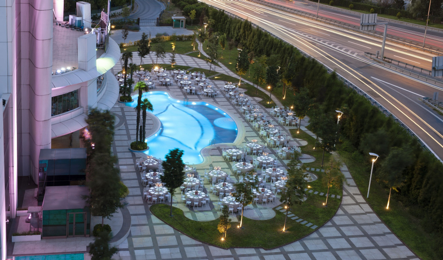 Exterior & Views 18