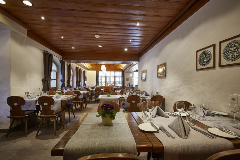 Food & Drinks 4, Landhaus, Saanen