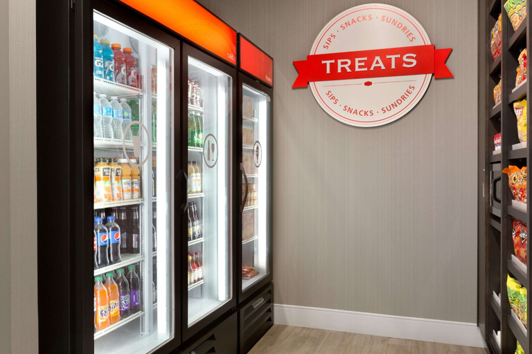 Food & Drinks 5, Hampton Inn North Olmsted Cleveland Airport, Cuyahoga
