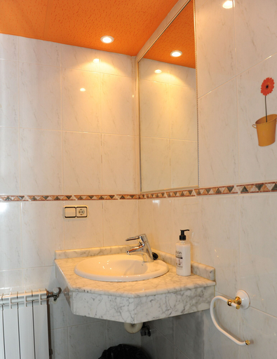 Bathroom 3, Hostal Venecia, Navarra