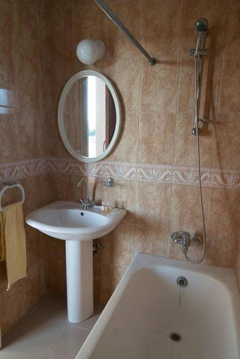 Bathroom 4, Bella Rosa