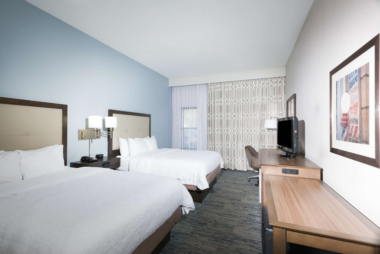 Bedroom 2, Hampton Inn Mount Airy, Surry