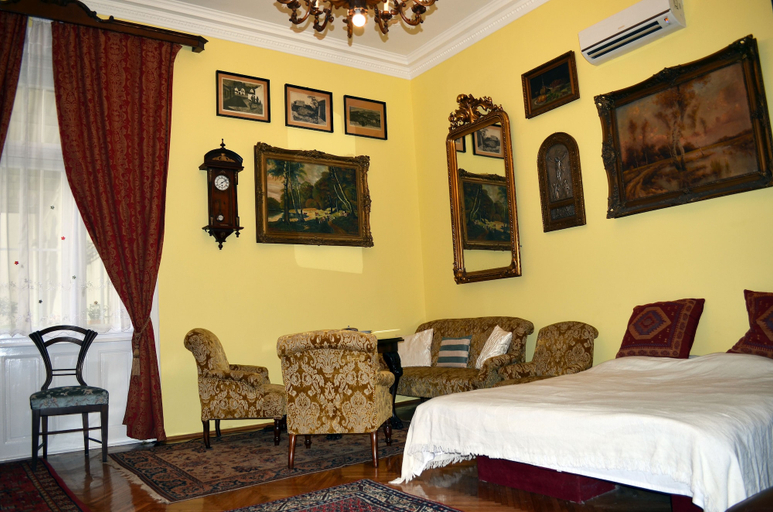 Bedroom 4, Central Avenue Apartments, Budapesti