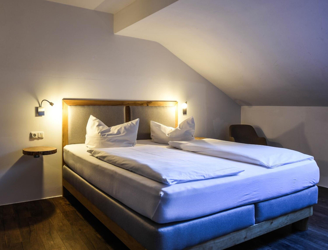 Bedroom 2, Seehotel zur Post, Miesbach