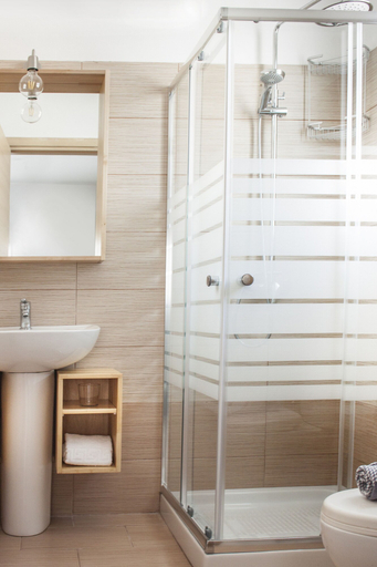 Bathroom 5, Krinis Apartments, South Aegean