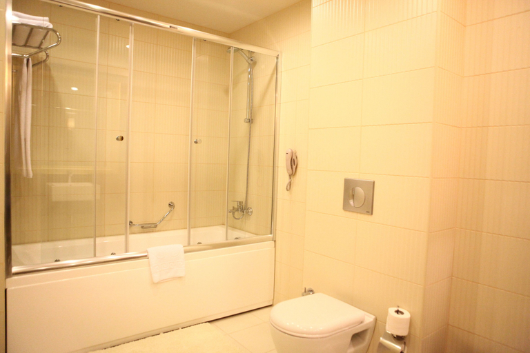 Bathroom 4, Volga Premium Hotel, Cheboksarskiy rayon