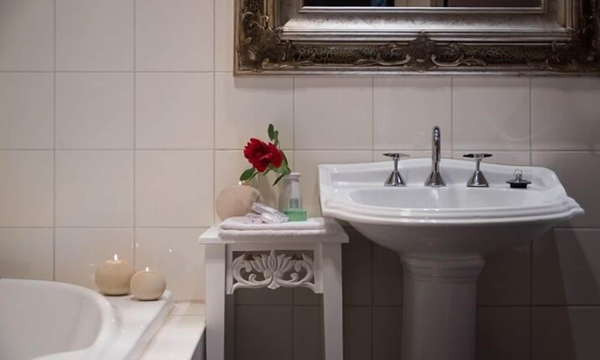 Bathroom, Impressions Studio, Hepburn - East