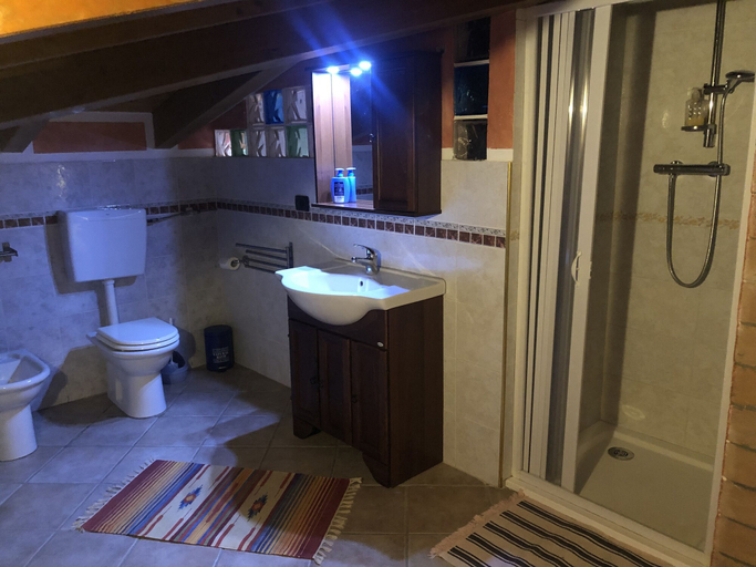 Bathroom 3, B&B San Giorgio, Parma