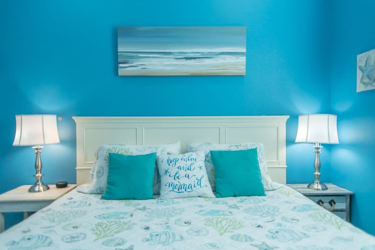 Bedroom 2, Awave From it All, Nueces