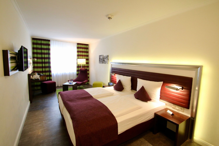 Bedroom 4, Hotel Metropol by Maier Privathotels, München