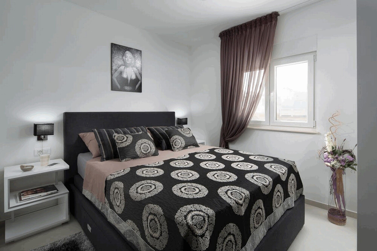 Bedroom 2, Apartments Vista Royal, Vir