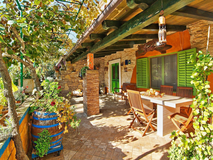 Food & Drinks 5, Villa Marina Valtura, Ližnjan
