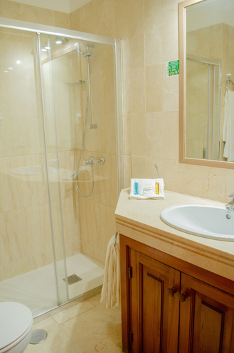 Bathroom 4, Klayman Olivina Aparthotel, Santa Cruz de Tenerife