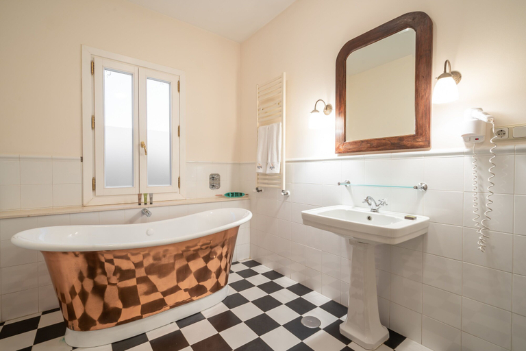 Bathroom 5, Hotel La Fuente de la Higuera, Málaga
