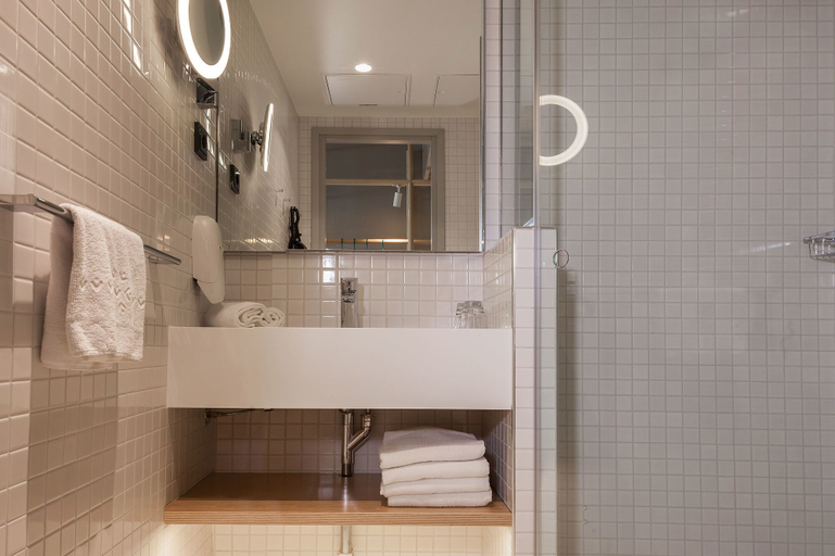 Bathroom 4, Scandic Helsinki Aviacongress, Uusimaa