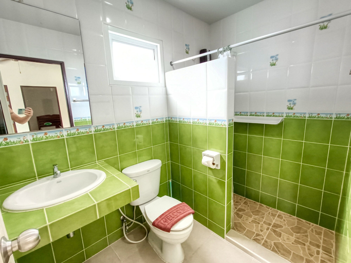 Bathroom 2, SR Sea View Apartments, Phuket Island