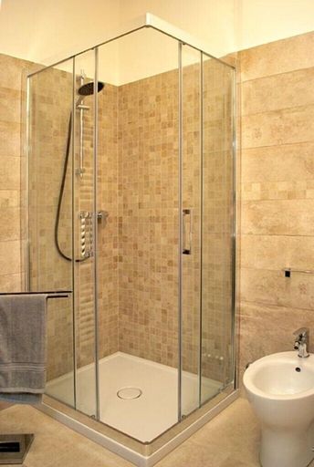 Bathroom 5, Hotel Cristina, Gorizia