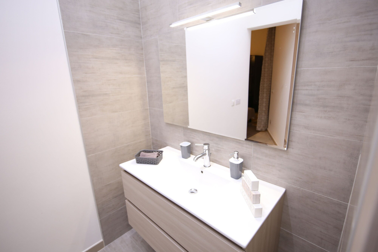 Bathroom 3, Valletta Luxury Harbour View