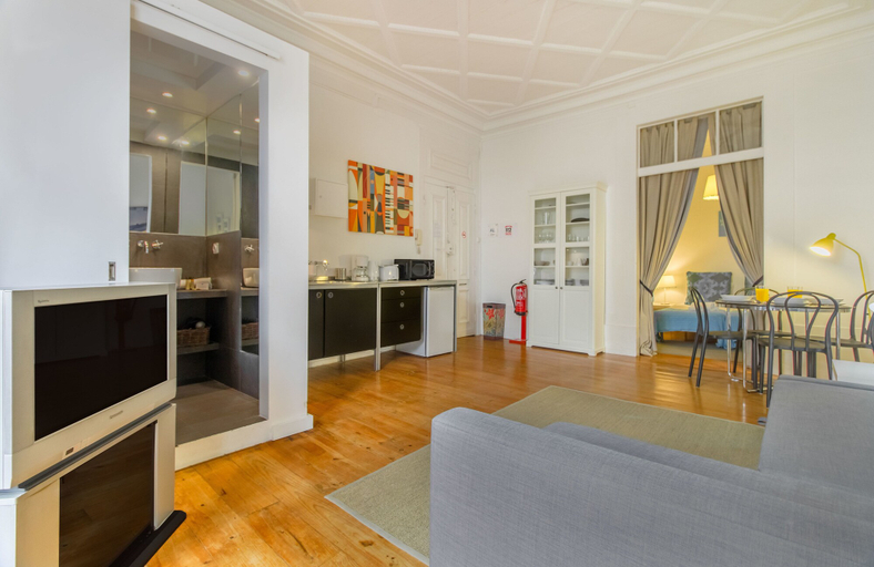 Others 5, Chiado Balcony Apartment, Lisbon