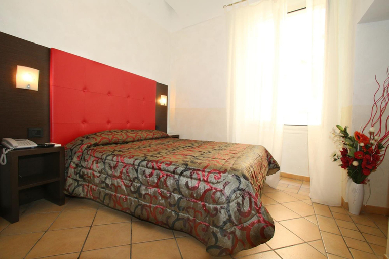 Bedroom 4, Sakura Inn Sanremo, Imperia