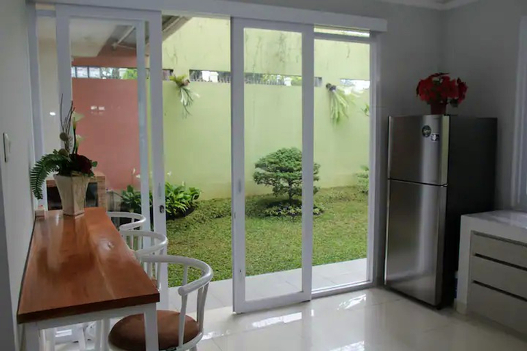 Exterior & Views 9