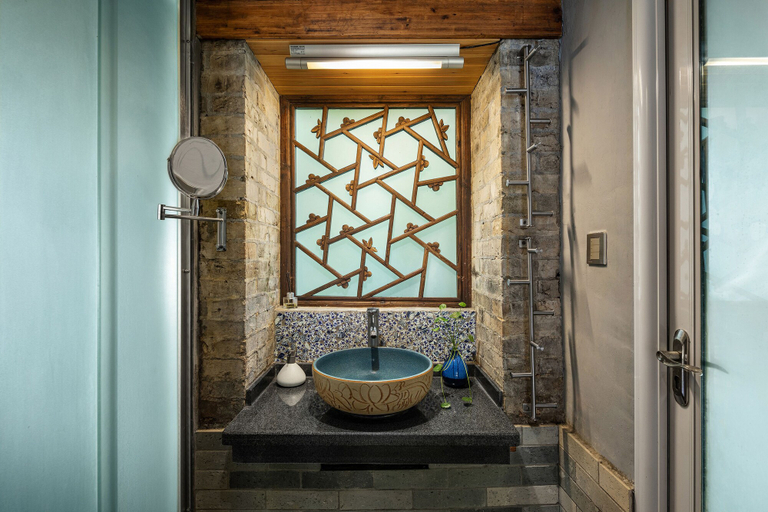 Bathroom 4, Yangshuo Secret Garden, Guilin
