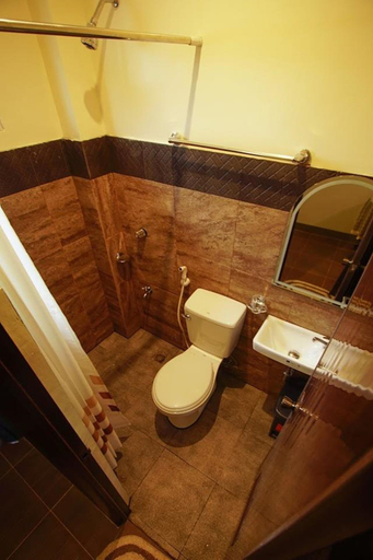Bathroom 3, Casavecino Bed & Breakfast, Daraga