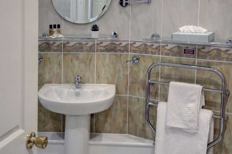 Bathroom 4, West Retford Hotel, BW Signature Collection, Nottinghamshire