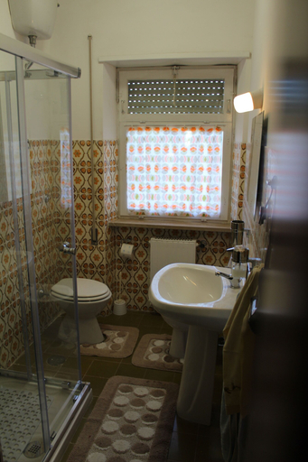Bathroom 5, Residenzadelia, Viterbo