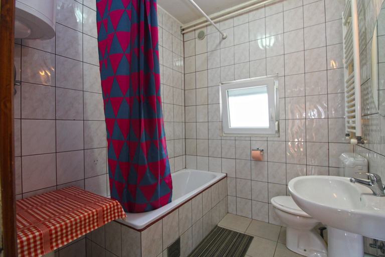 Bathroom 3, Apartment 847, Pula