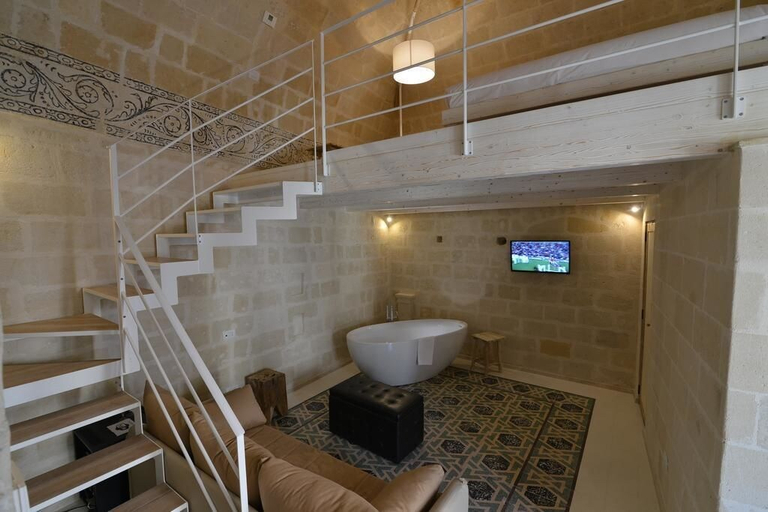 Bathroom 5, Comera, Matera
