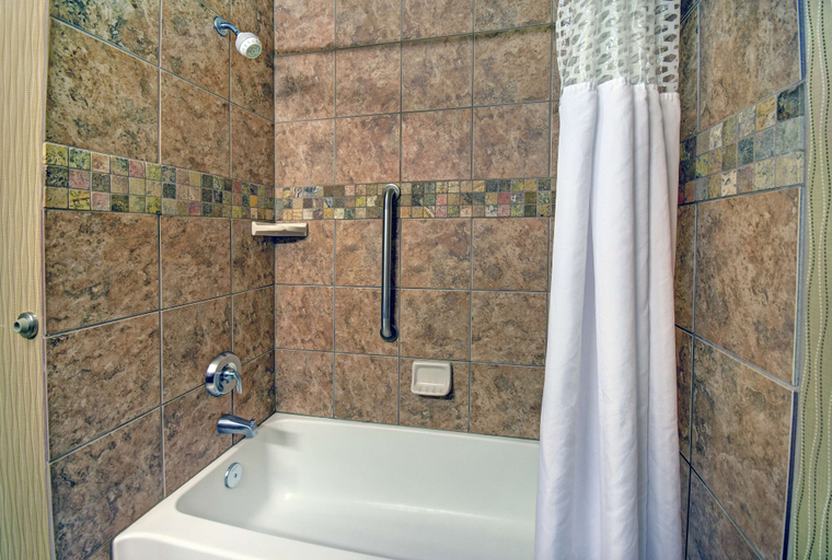 Bathroom 4, Hampton Inn Beloit, Rock