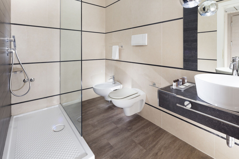 Bathroom 5, Hotel Corallo, Rimini