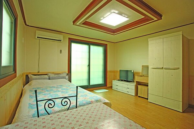 Bedroom 3, Blue Sky Pension, Pocheon