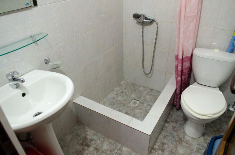 Bathroom 3, Mihail Hotel, Mayskiy