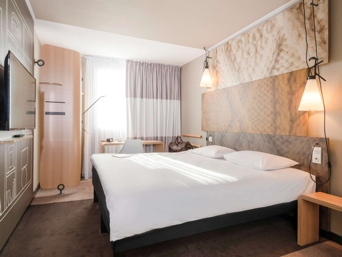Bedroom 12