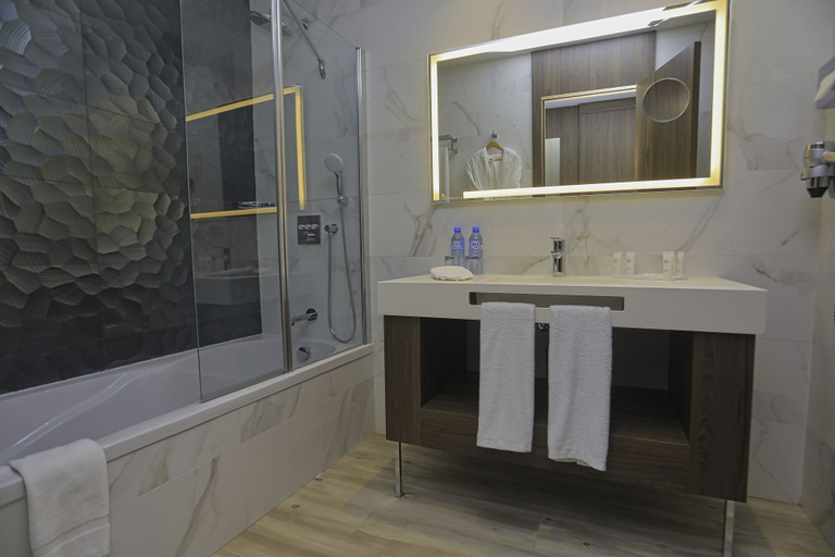 Bathroom 4, Az Hotels Grand Oran, Es Senia