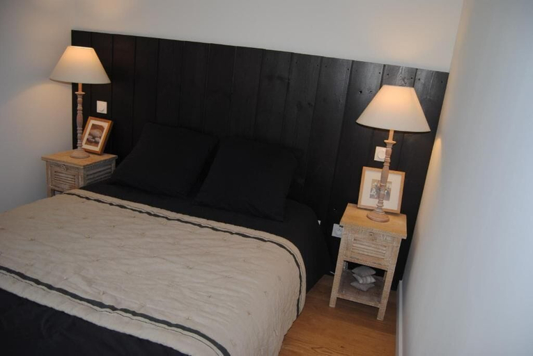 Bedroom 2, La Maison du Las, Gironde