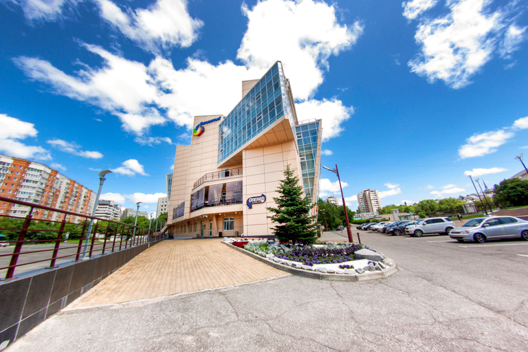 Exterior & Views