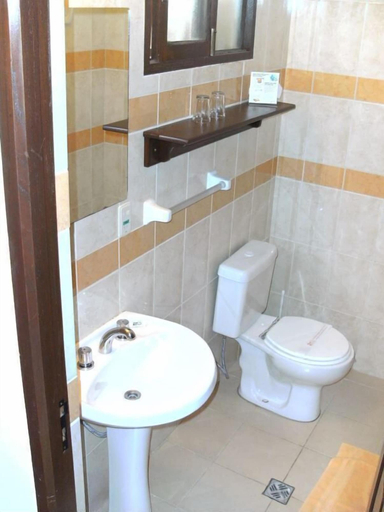 Bathroom 3, Casa Kolping Sucre, Oropeza